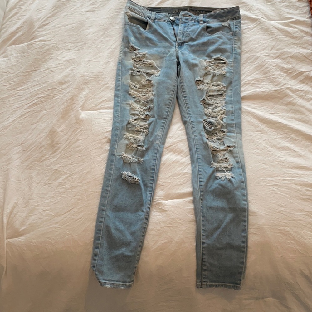 Distressed skinny jeans